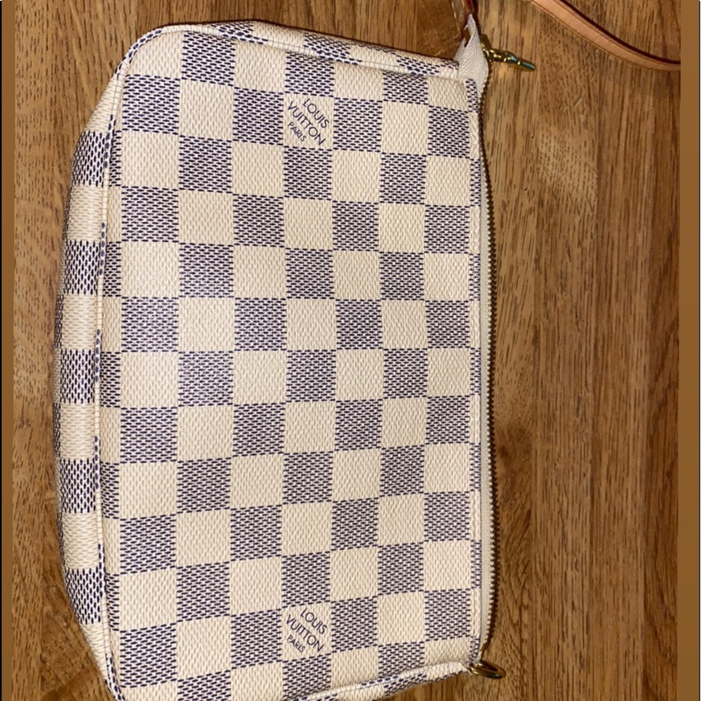 OBO- Louis Vuitton wrist-bag.